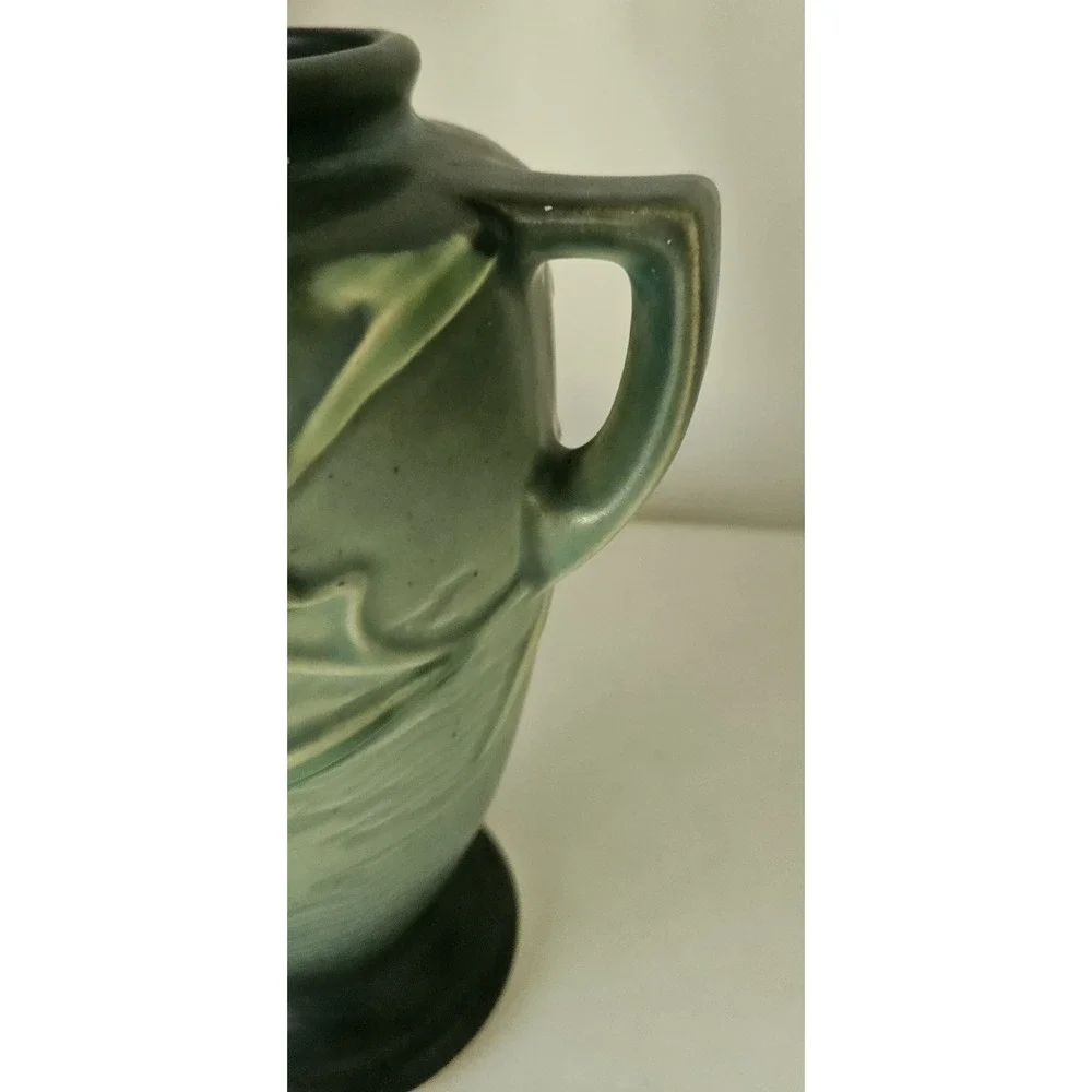 Roseville Pottery Freesia Vase 121-8 Green Lavender White Flowers